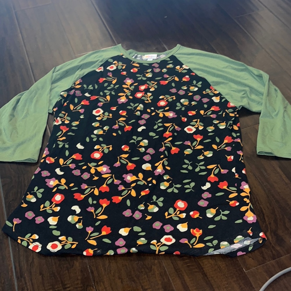 3/4 Lularoe “Randy” Tee